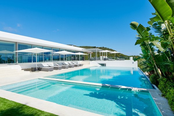 Pure luxury in first sea line with panoramic sea views in a very desirable location - 1