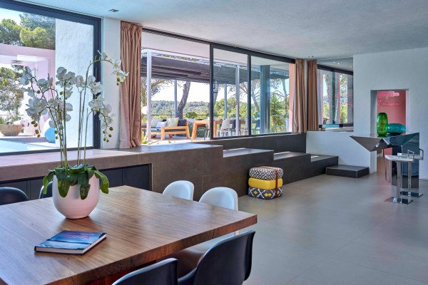 Moderna villa con impresionantes vistas en una zona tranquila y muy privada, enclavada entre Cala Tarida y Cala D'hort - 3