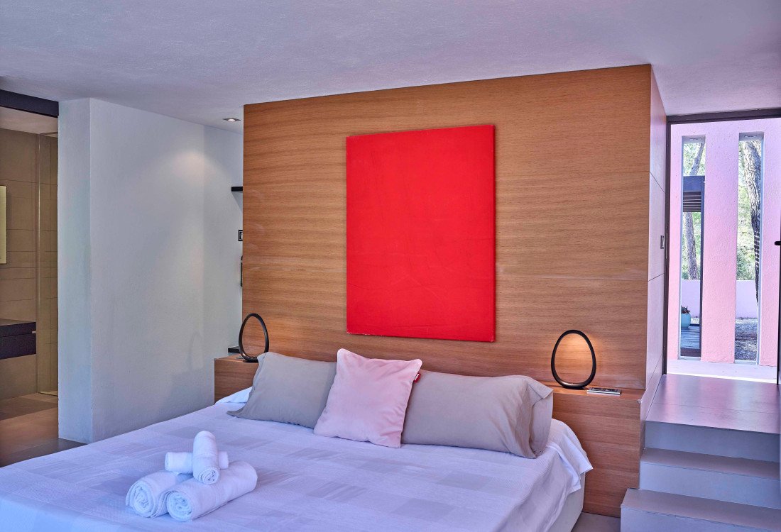 Moderna villa con impresionantes vistas en una zona tranquila y muy privada, enclavada entre Cala Tarida y Cala D'hort - 22