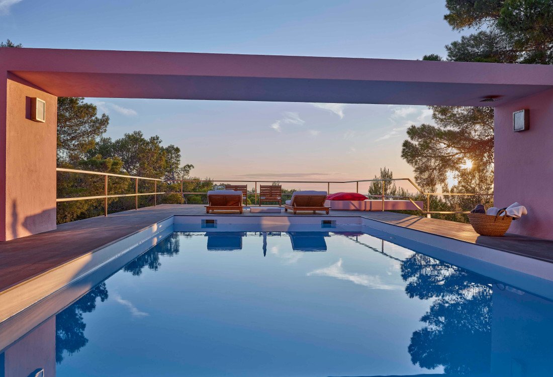 Moderna villa con impresionantes vistas en una zona tranquila y muy privada, enclavada entre Cala Tarida y Cala D'hort - 1