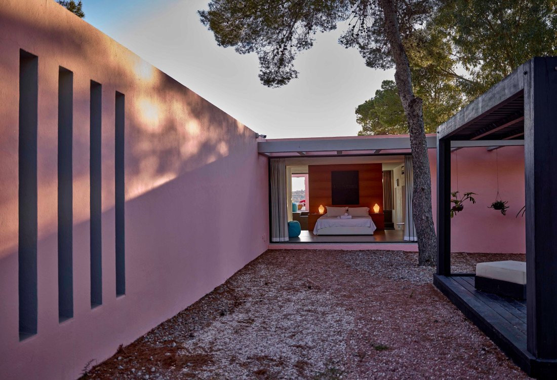 Moderna villa con impresionantes vistas en una zona tranquila y muy privada, enclavada entre Cala Tarida y Cala D'hort - 53