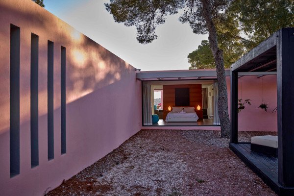 Moderna villa con impresionantes vistas en una zona tranquila y muy privada, enclavada entre Cala Tarida y Cala D'hort - 4