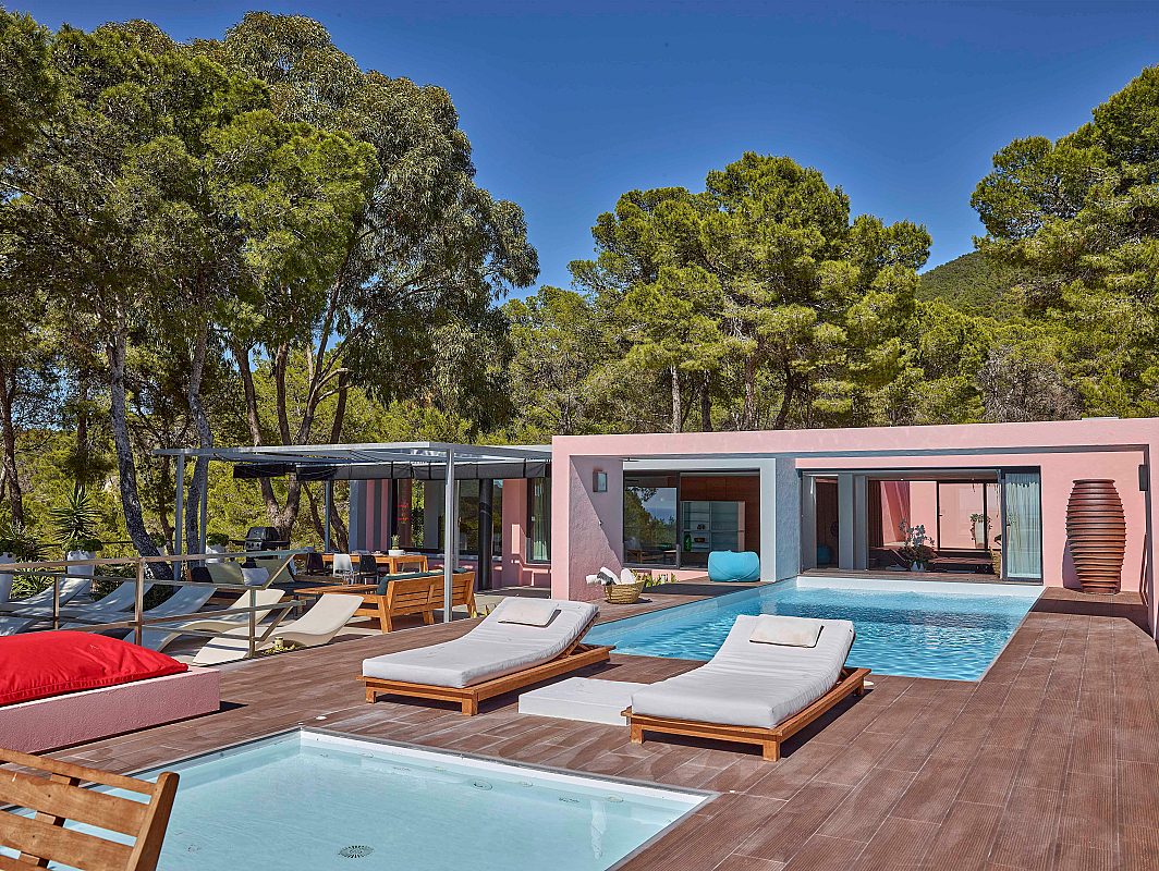 Moderna villa con impresionantes vistas en una zona tranquila y muy privada, enclavada entre Cala Tarida y Cala D'hort - 2