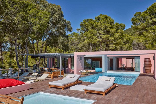 Moderna villa con impresionantes vistas en una zona tranquila y muy privada, enclavada entre Cala Tarida y Cala D'hort - 2