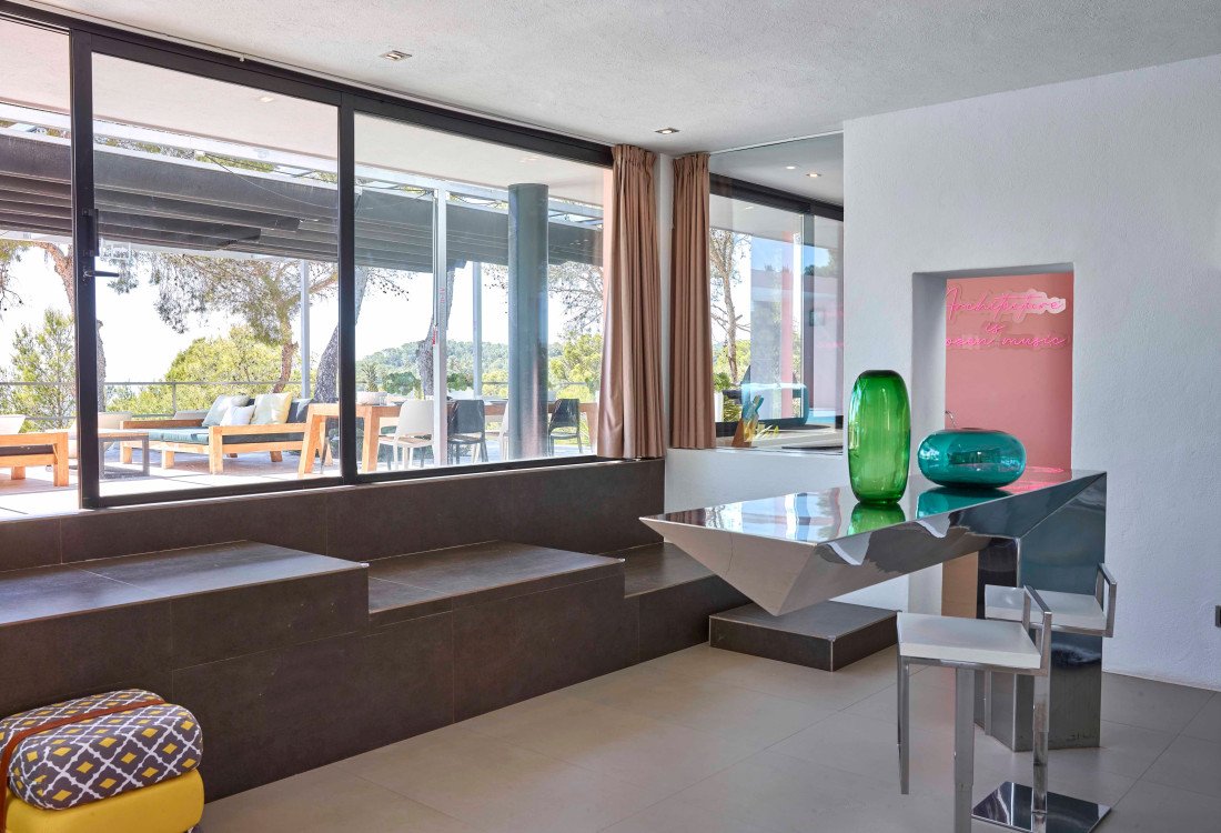 Moderna villa con impresionantes vistas en una zona tranquila y muy privada, enclavada entre Cala Tarida y Cala D'hort - 12