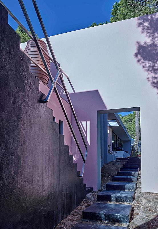 Moderna villa con impresionantes vistas en una zona tranquila y muy privada, enclavada entre Cala Tarida y Cala D'hort - 47