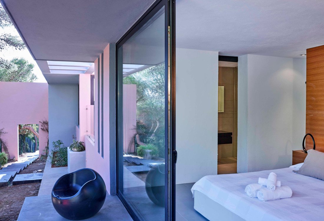 Moderna villa con impresionantes vistas en una zona tranquila y muy privada, enclavada entre Cala Tarida y Cala D'hort - 44
