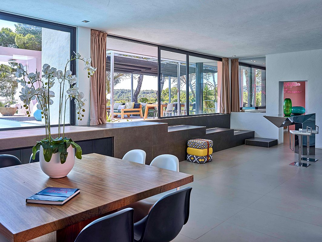 Moderna villa con impresionantes vistas en una zona tranquila y muy privada, enclavada entre Cala Tarida y Cala D'hort - 32