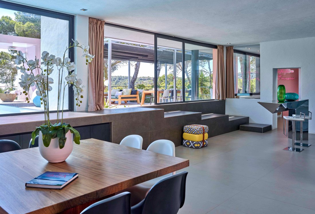Moderna villa con impresionantes vistas en una zona tranquila y muy privada, enclavada entre Cala Tarida y Cala D'hort - 32