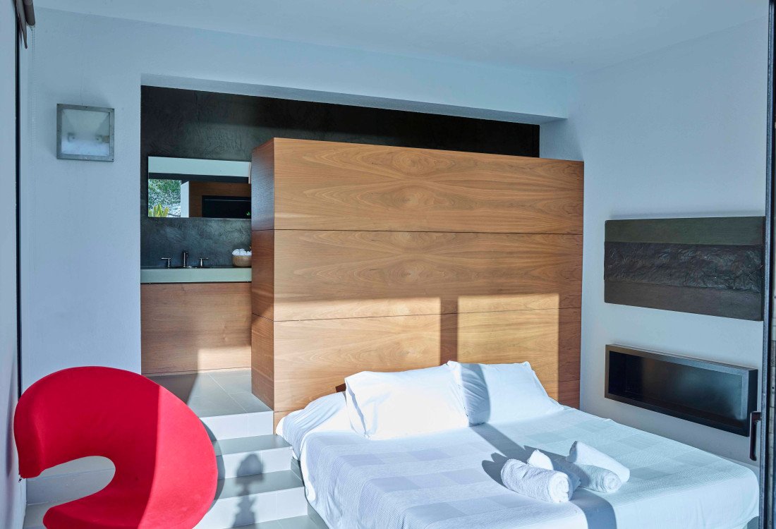 Moderna villa con impresionantes vistas en una zona tranquila y muy privada, enclavada entre Cala Tarida y Cala D'hort - 49