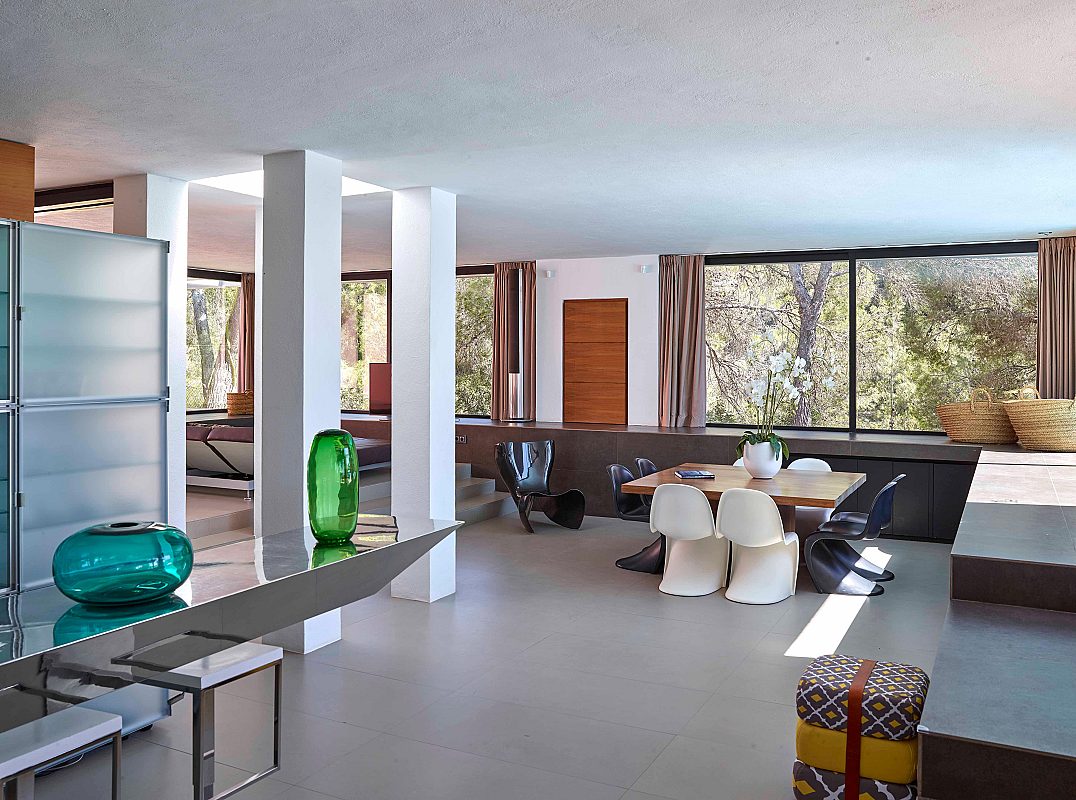 Moderna villa con impresionantes vistas en una zona tranquila y muy privada, enclavada entre Cala Tarida y Cala D'hort - 10