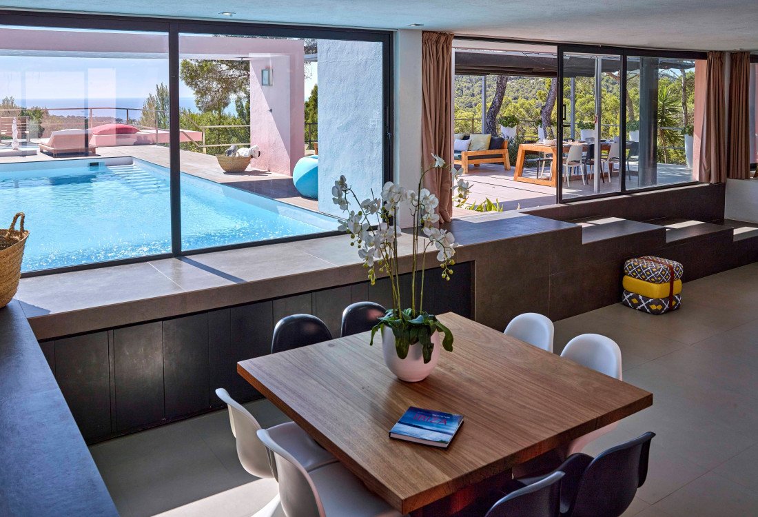Moderna villa con impresionantes vistas en una zona tranquila y muy privada, enclavada entre Cala Tarida y Cala D'hort - 9