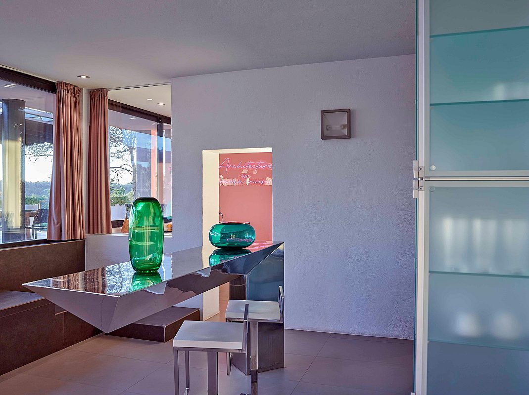 Moderna villa con impresionantes vistas en una zona tranquila y muy privada, enclavada entre Cala Tarida y Cala D'hort - 55