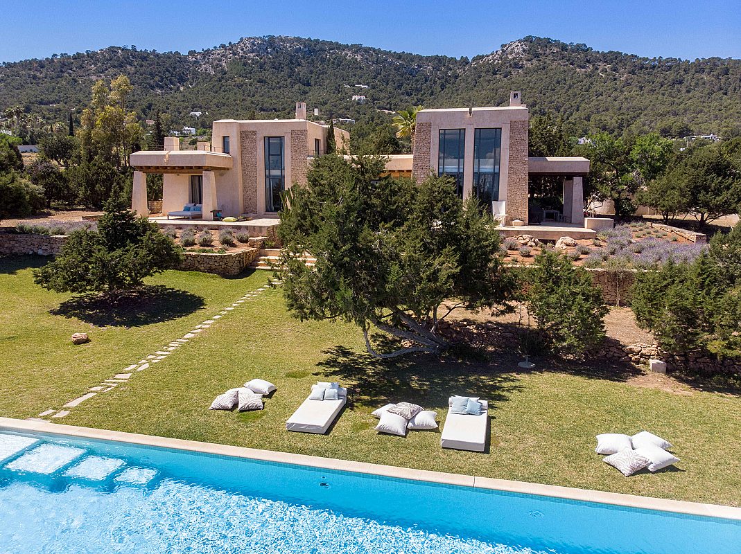 Villa única a pie del pueblo de Es Cubells - 2