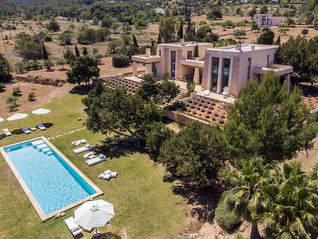 Villa única a pie del pueblo de Es Cubells - 10