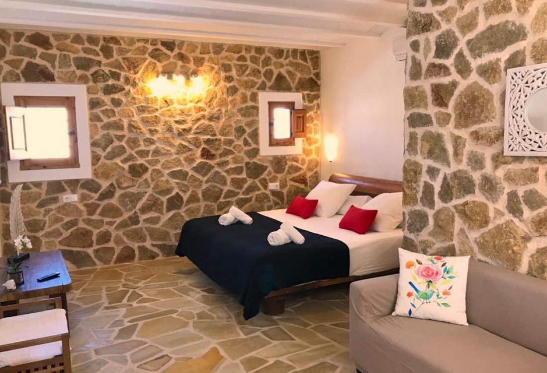 Una villa que combina una finca original con instalaciones modernas, creando un entorno agradable que proporciona privacidad a todos los huéspedes.  - 5