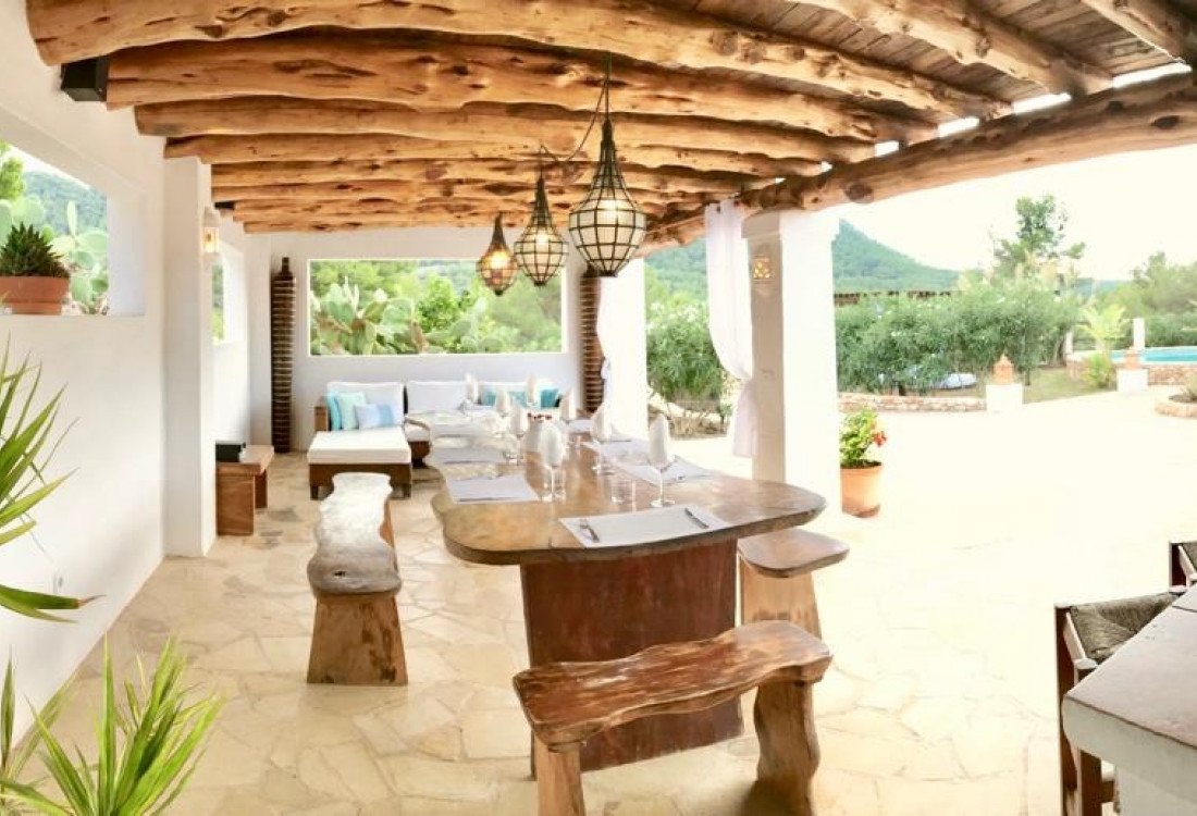 Una villa que combina una finca original con instalaciones modernas, creando un entorno agradable que proporciona privacidad a todos los huéspedes.  - 3