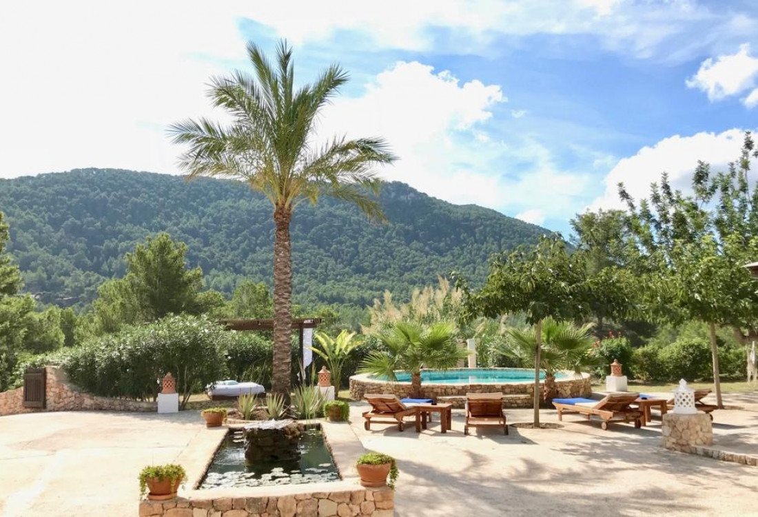 Una villa que combina una finca original con instalaciones modernas, creando un entorno agradable que proporciona privacidad a todos los huéspedes.  - 2