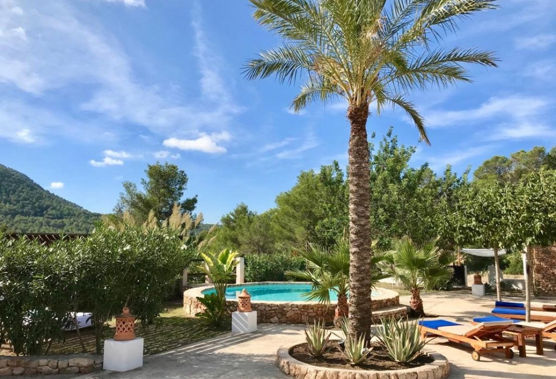 Una villa que combina una finca original con instalaciones modernas, creando un entorno agradable que proporciona privacidad a todos los huéspedes.  - 6
