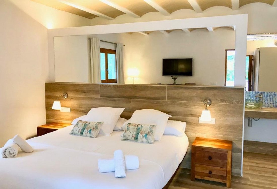 Una villa que combina una finca original con instalaciones modernas, creando un entorno agradable que proporciona privacidad a todos los huéspedes.  - 12