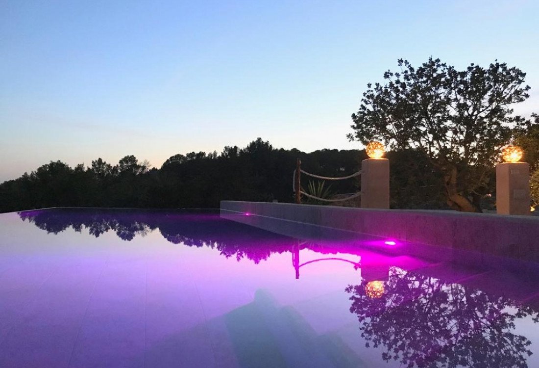 Una villa que combina una finca original con instalaciones modernas, creando un entorno agradable que proporciona privacidad a todos los huéspedes.  - 8