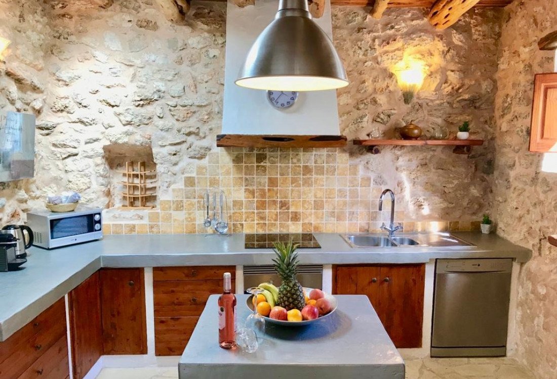 Una villa que combina una finca original con instalaciones modernas, creando un entorno agradable que proporciona privacidad a todos los huéspedes.  - 4