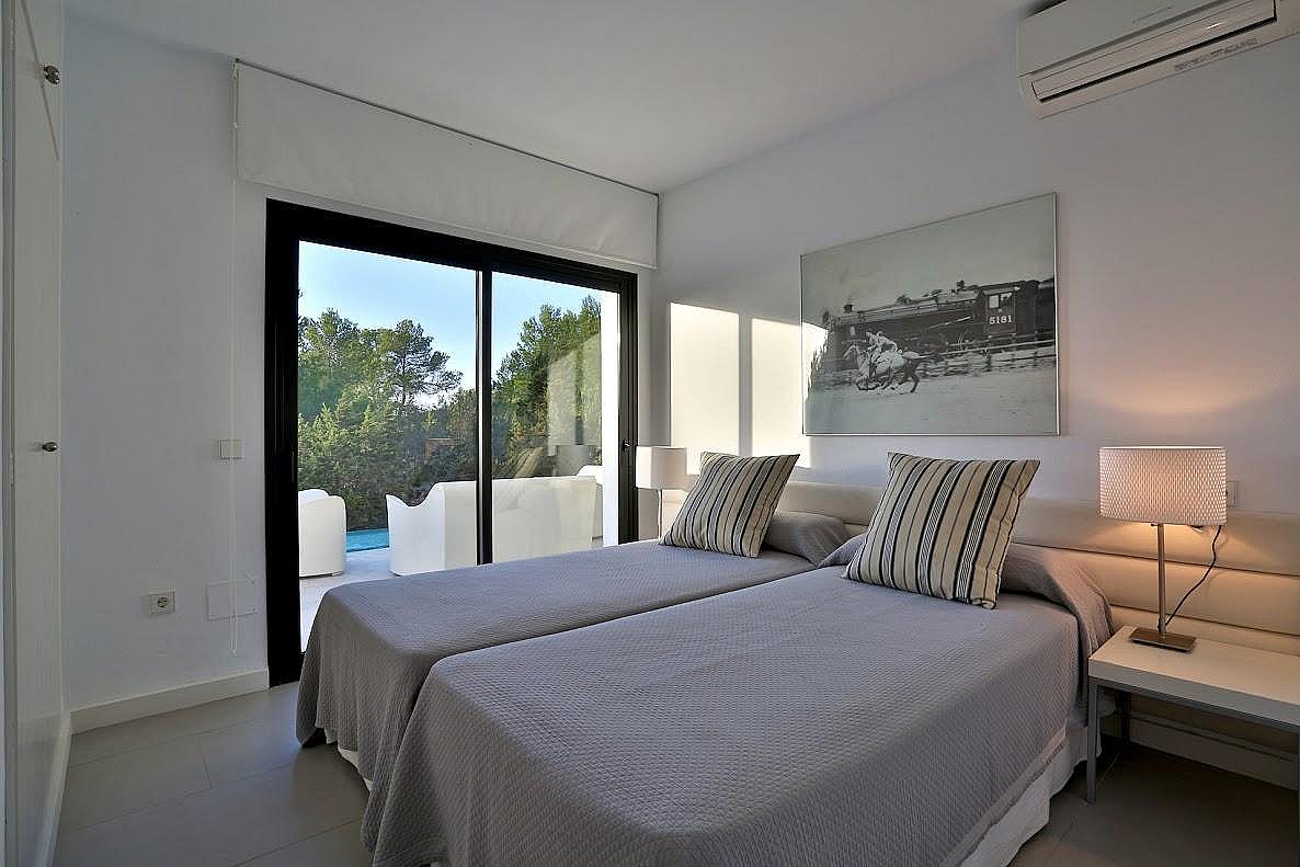 Contemporary villa with amazing sea views - 18