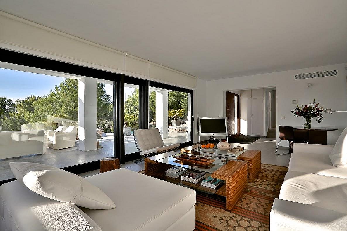 Contemporary villa with amazing sea views - 4