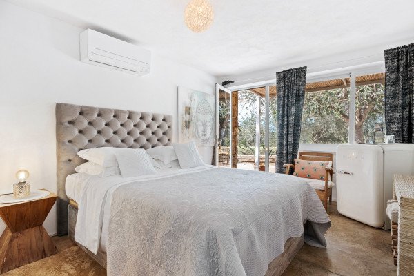 Renovated finca that combines authentic Ibizan charm with luxurious amenities - 3