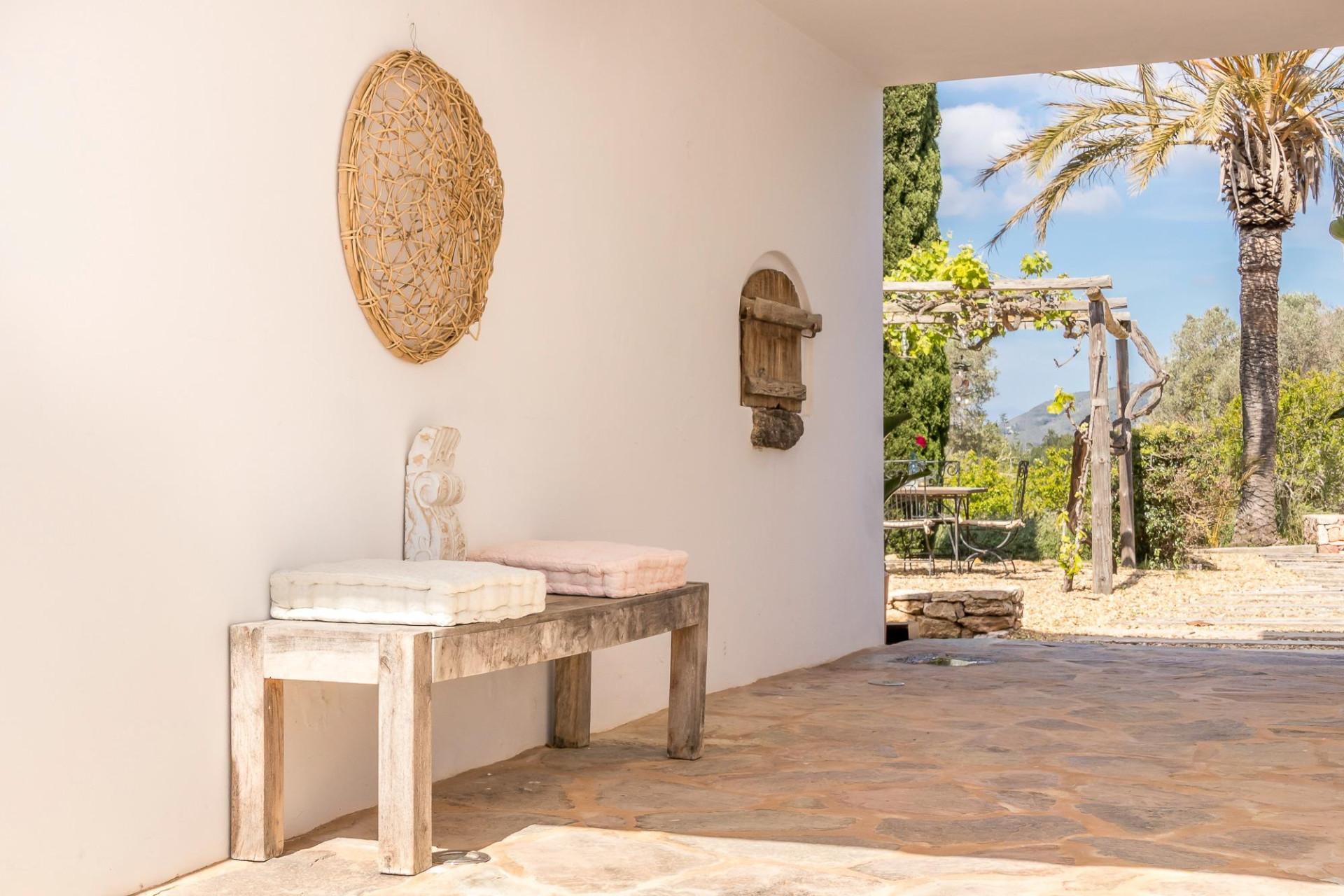 Finca reformada que combina el auténtico encanto ibicenco con lujosas comodidades - 12