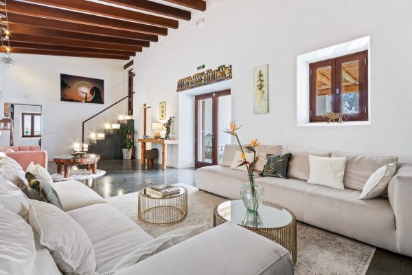 Renovated finca that combines authentic Ibizan charm with luxurious amenities - 2