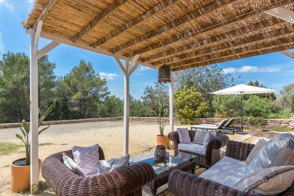Renovated finca that combines authentic Ibizan charm with luxurious amenities - 4