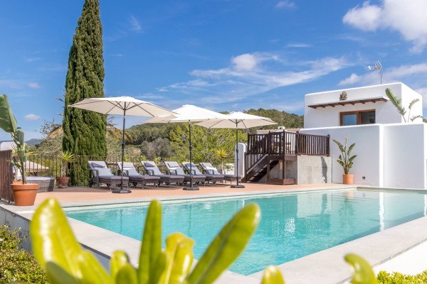Renovated finca that combines authentic Ibizan charm with luxurious amenities - 1