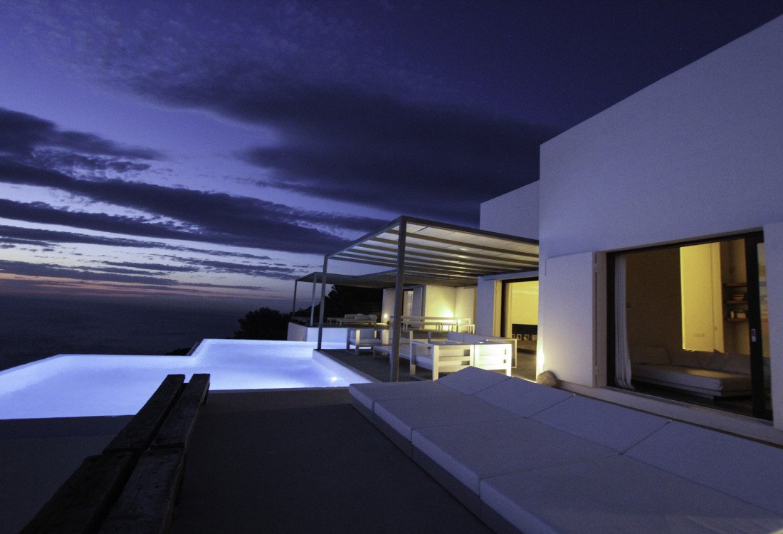 Minimalist seafront mansion with fantastic views - 23