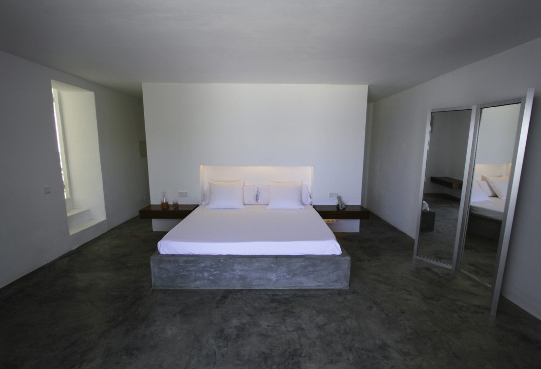 Minimalist seafront mansion with fantastic views - 20