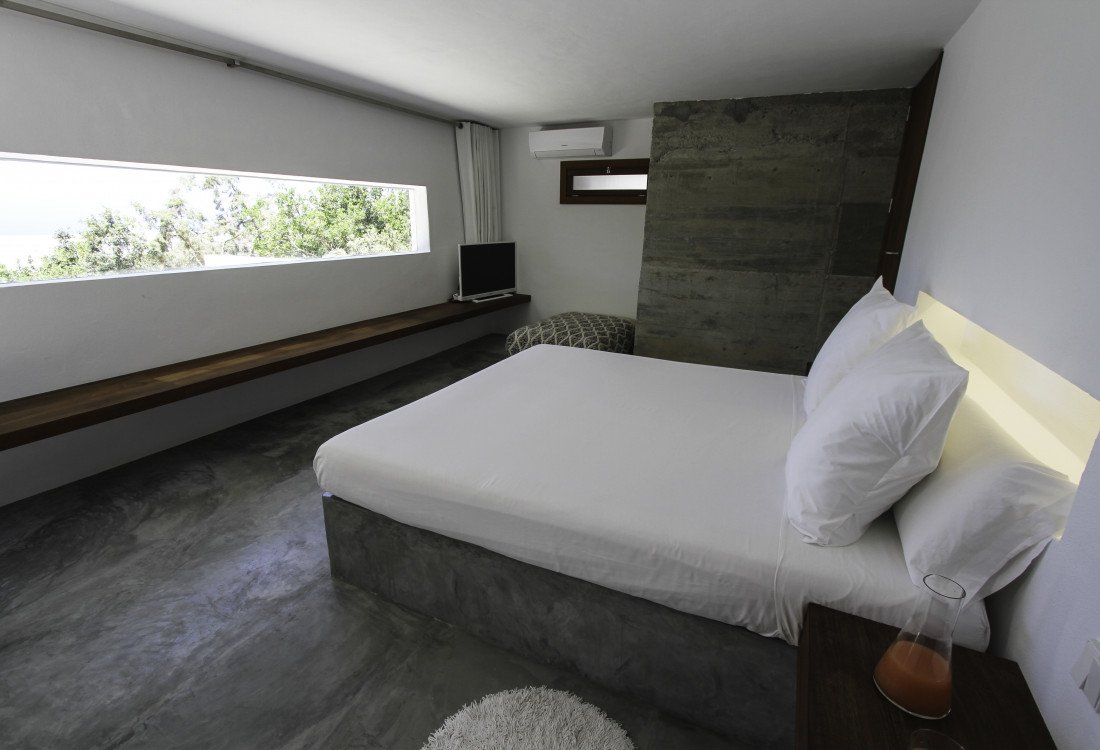 Minimalist seafront mansion with fantastic views - 16