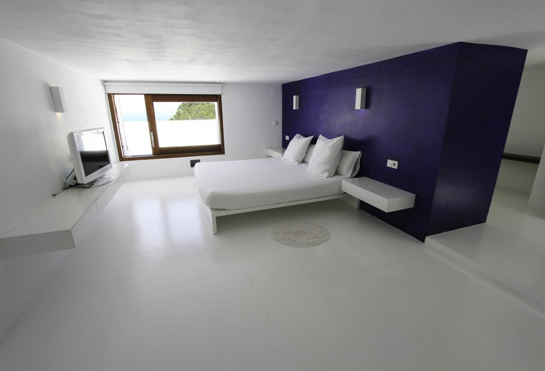 Minimalist seafront mansion with fantastic views - 9