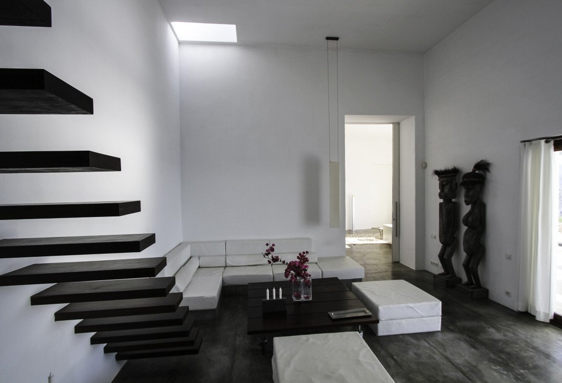 Minimalist seafront mansion with fantastic views - 8