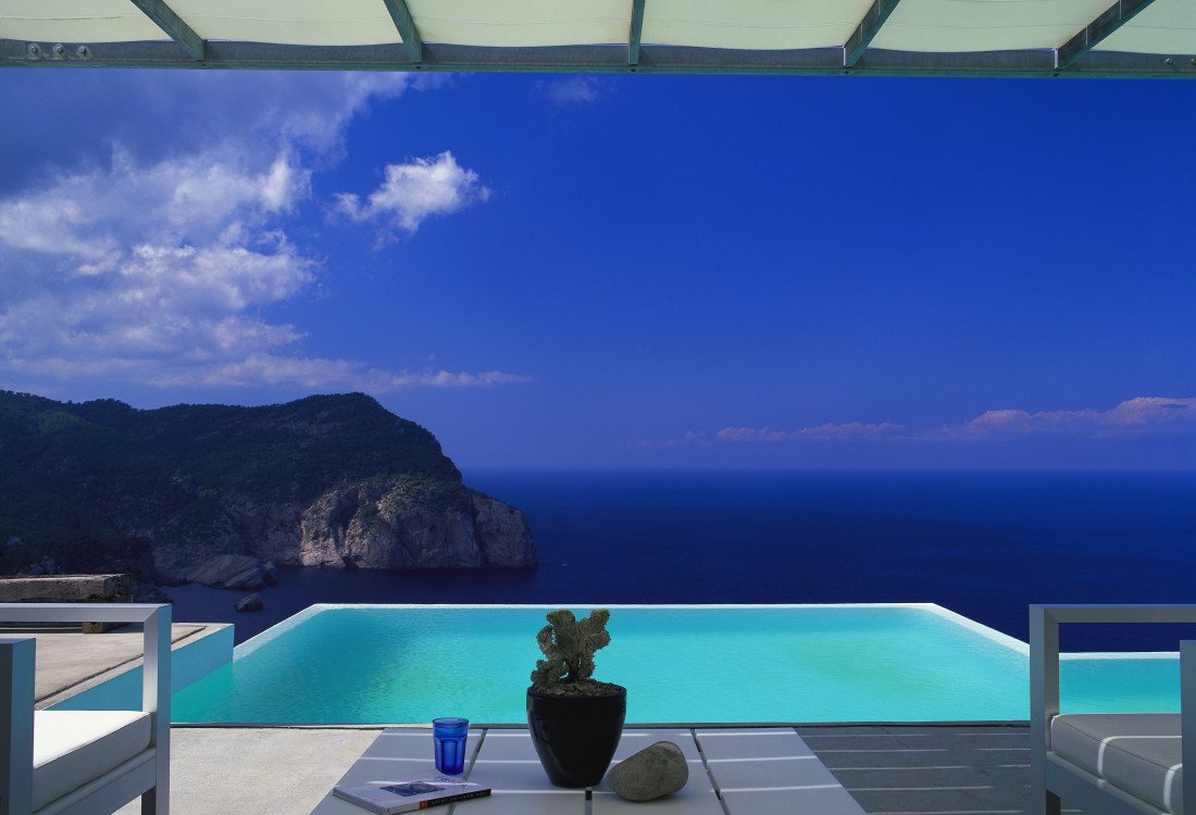 Minimalist seafront mansion with fantastic views - 1