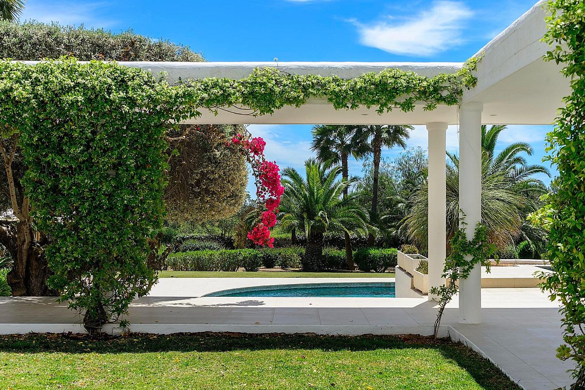 Preciosa villa familiar en una zona muy solicitada, con amplios espacios exteriores y vistas al mar  - 78