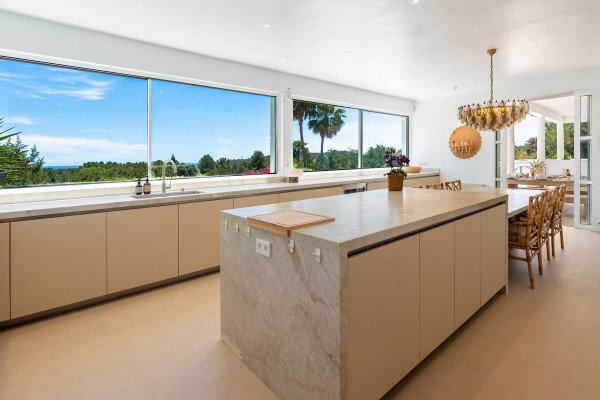 Beautiful family villa in an extremely sought-after location, with large outdoor spaces and sea views  - 2