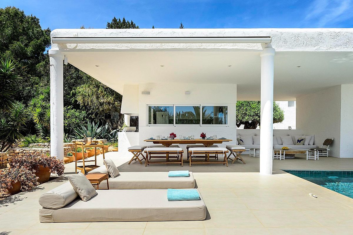 Preciosa villa familiar en una zona muy solicitada, con amplios espacios exteriores y vistas al mar  - 14