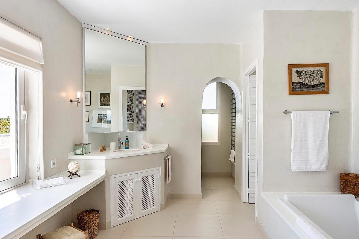 Preciosa villa familiar en una zona muy solicitada, con amplios espacios exteriores y vistas al mar  - 61