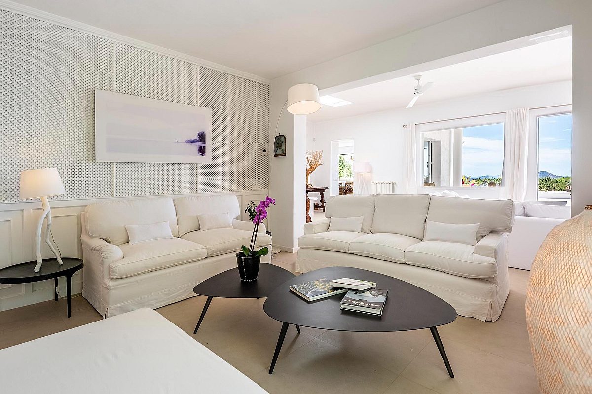 Preciosa villa familiar en una zona muy solicitada, con amplios espacios exteriores y vistas al mar  - 30