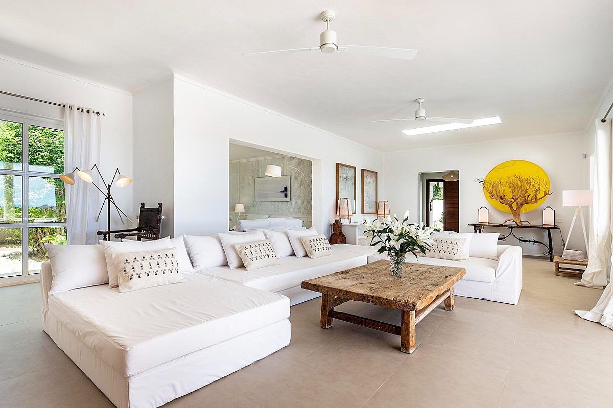 Preciosa villa familiar en una zona muy solicitada, con amplios espacios exteriores y vistas al mar  - 35