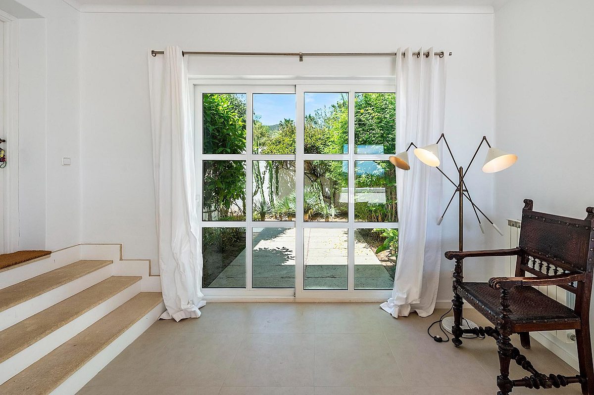 Preciosa villa familiar en una zona muy solicitada, con amplios espacios exteriores y vistas al mar  - 55