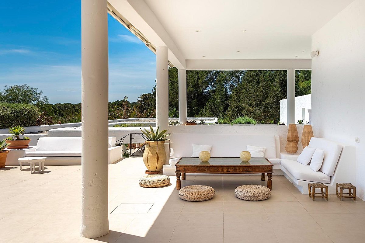 Preciosa villa familiar en una zona muy solicitada, con amplios espacios exteriores y vistas al mar  - 54