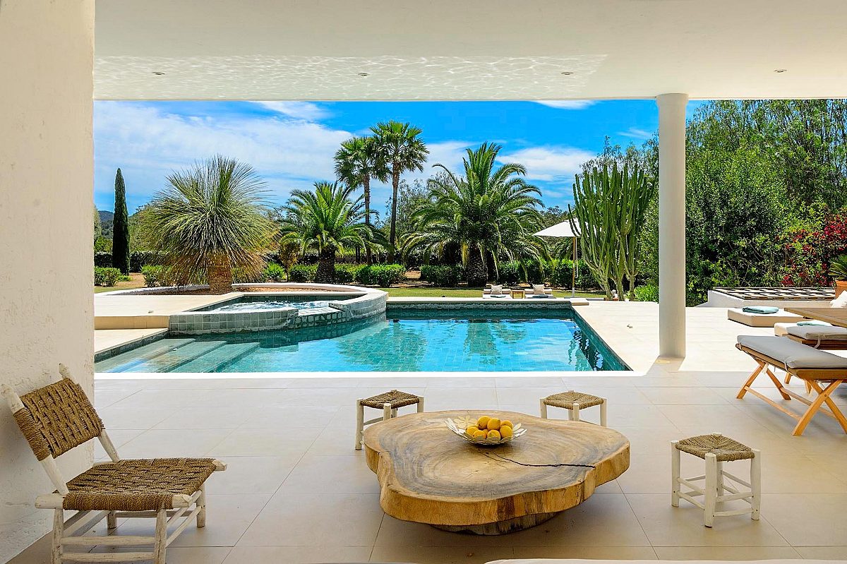 Preciosa villa familiar en una zona muy solicitada, con amplios espacios exteriores y vistas al mar  - 18