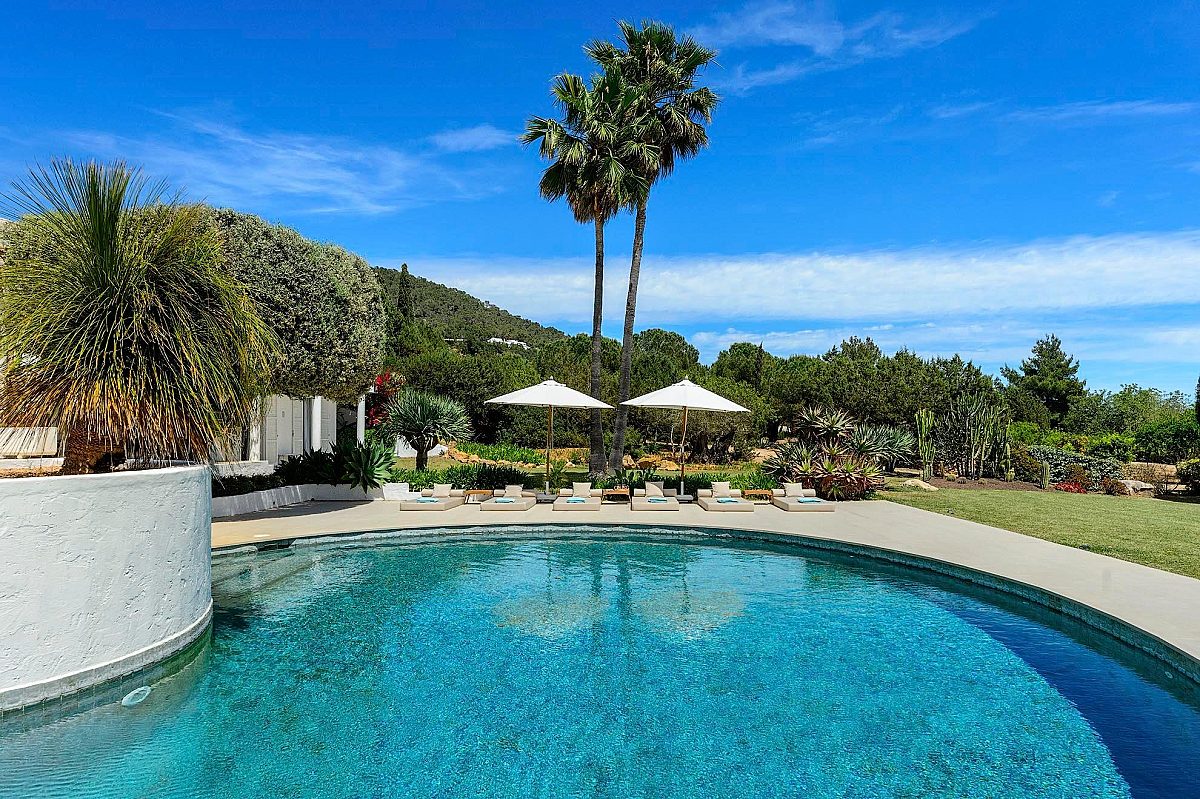 Preciosa villa familiar en una zona muy solicitada, con amplios espacios exteriores y vistas al mar  - 8