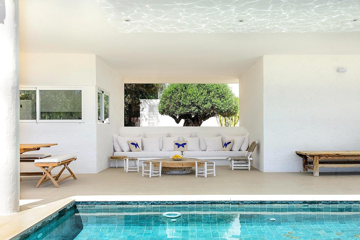 Preciosa villa familiar en una zona muy solicitada, con amplios espacios exteriores y vistas al mar  - 16